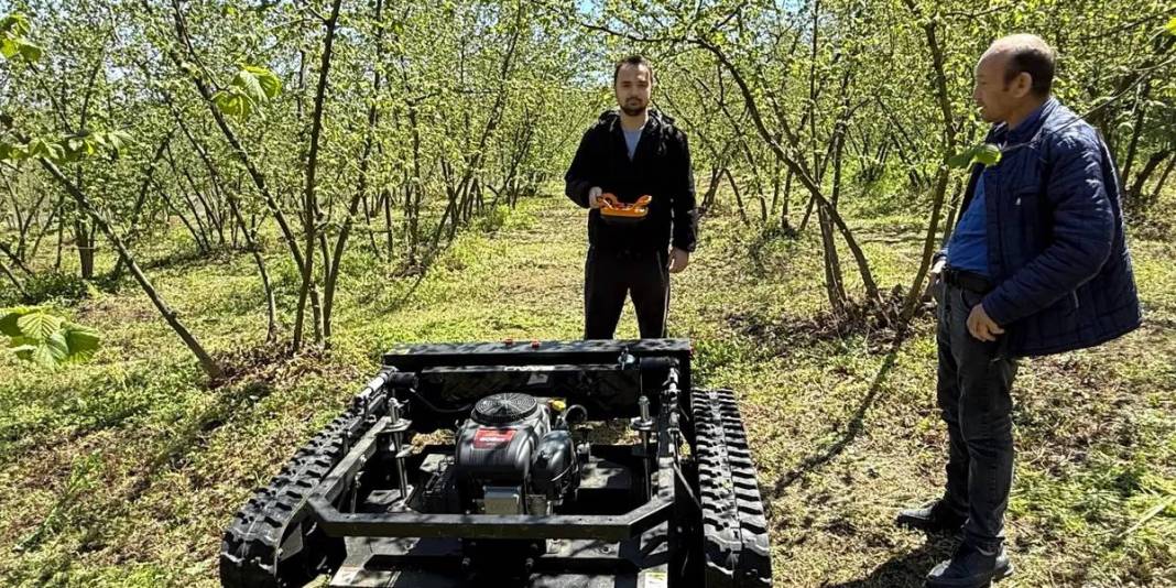 2 işçinin tam günde yaptığı işi 3 saatte yapıyor: Bu teknolojiyi çiftçi hayretle izliyor 1